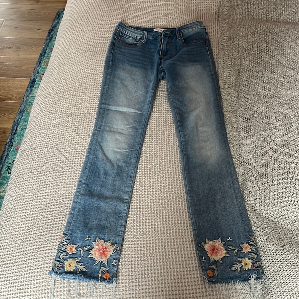 DRIFTWOOD Blue Jeans with Floral Embroidered Fringe Hem